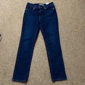 Levi’s jeans classic straight size 6.